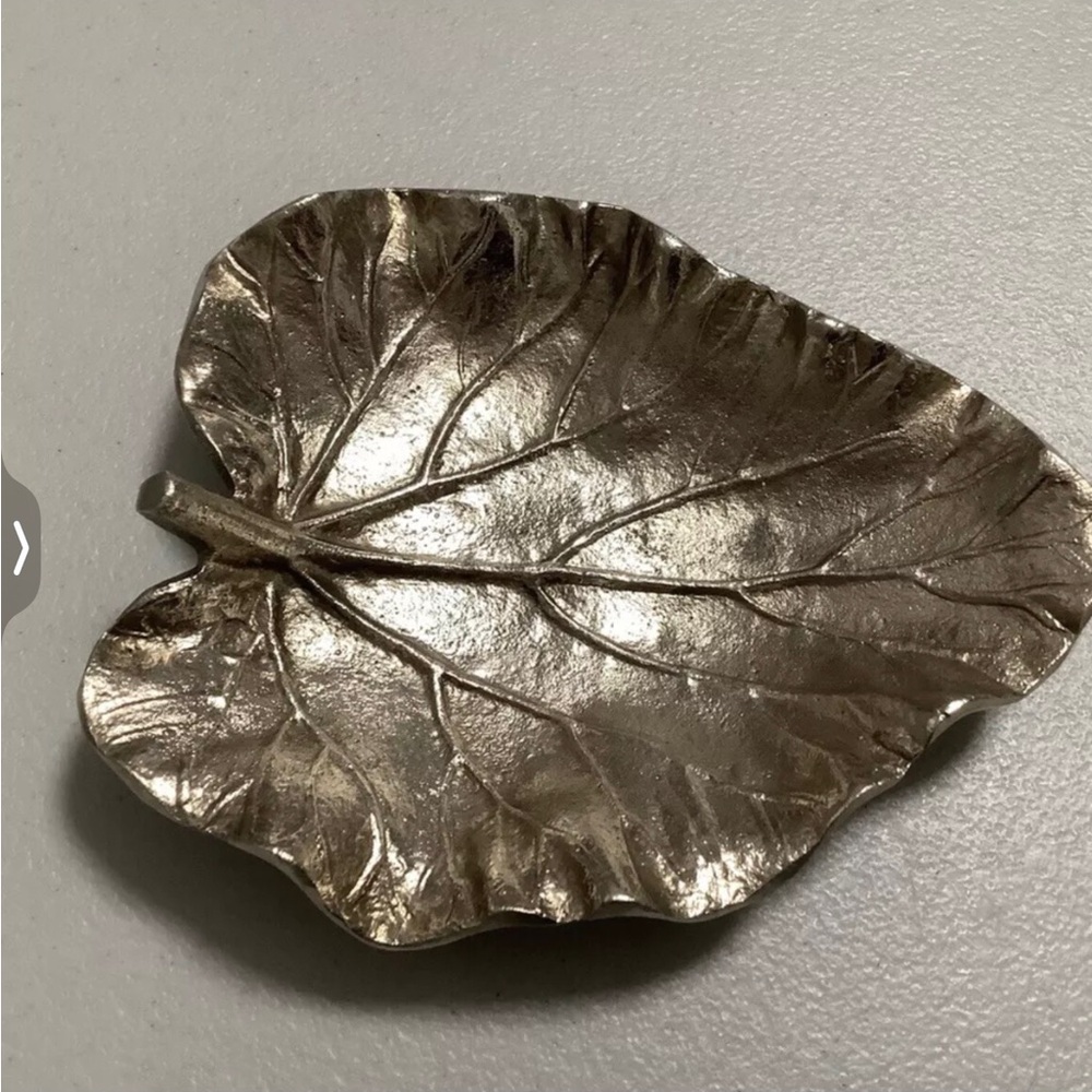Tozai Home Brass Rhubarb Leaf Trinket Dish (B277)
